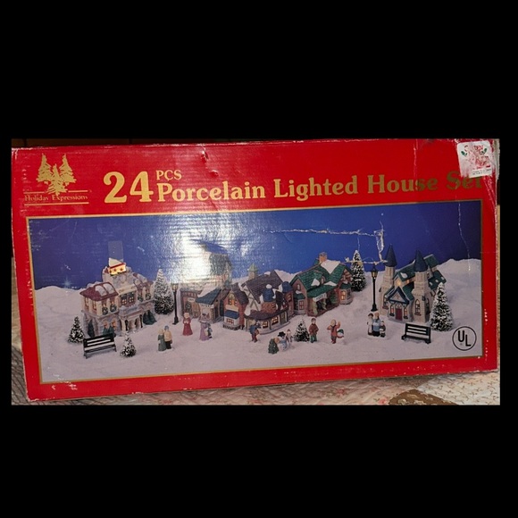 Holiday collection Other - Holiday expression, 24 piece porcelain lighted house set. Immaculate condition.